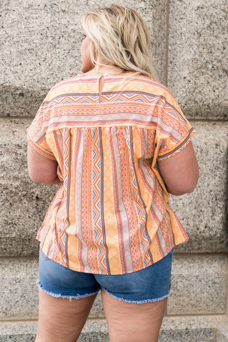 Plus Size Geometric Print Short Sleeve Top - TapLike