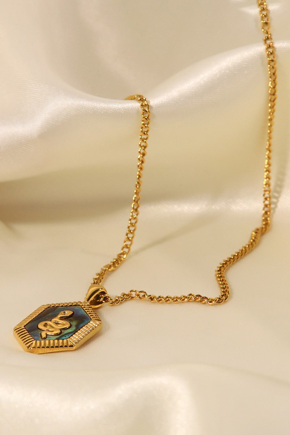 18K Gold Plated Snake Geometric Pendant Necklace - TapLike