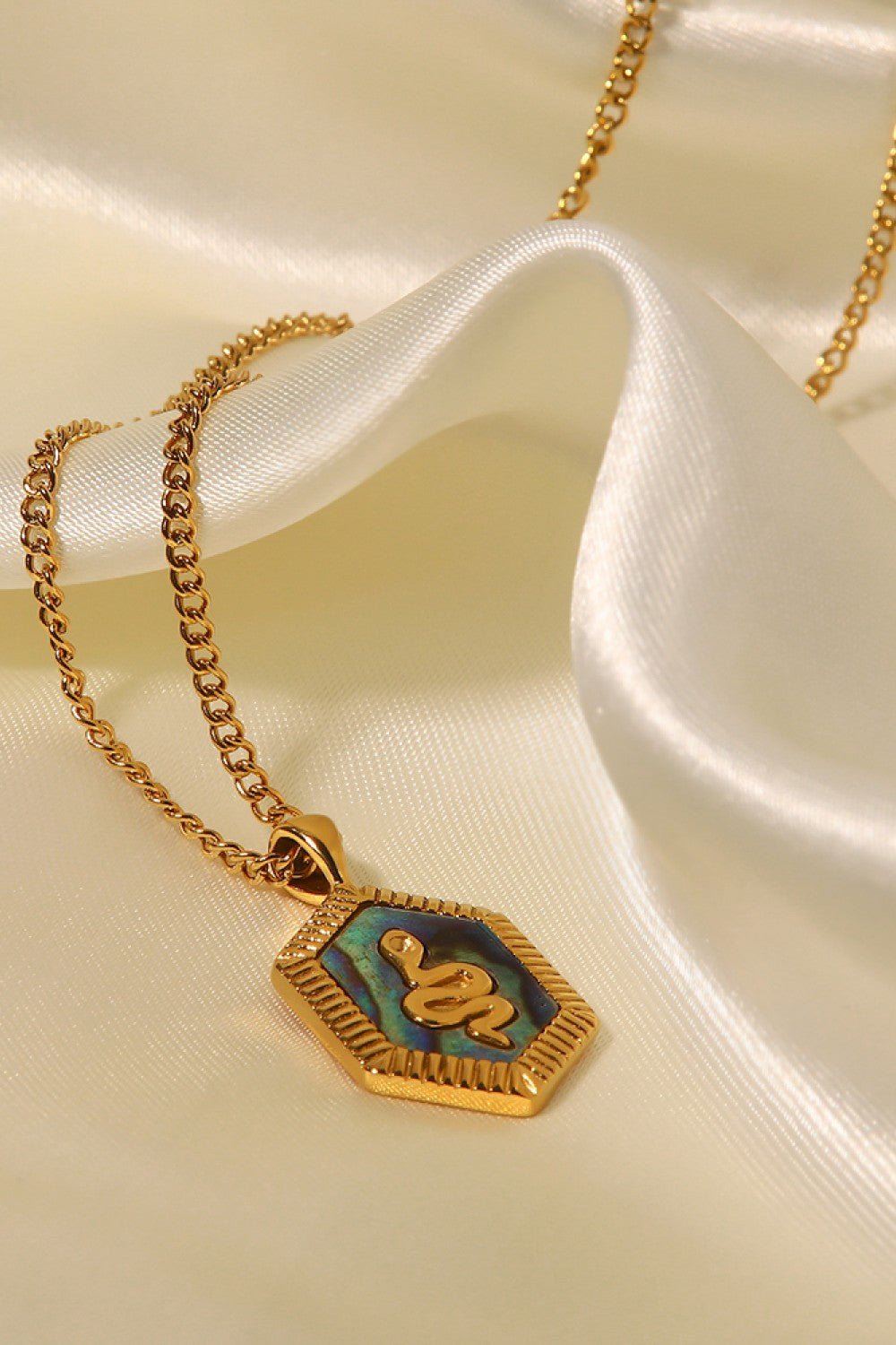 18K Gold Plated Snake Geometric Pendant Necklace - TapLike