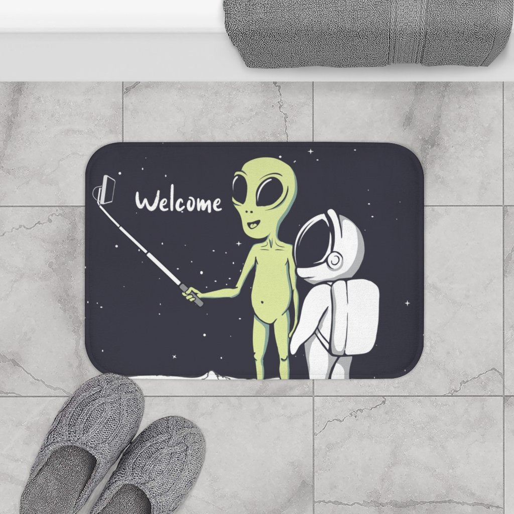 Alien Taking Selfie Bath Mat - Taplike