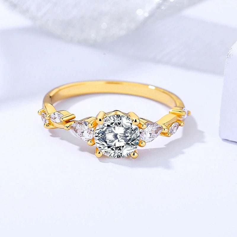 Round Classic Four Claw Ring Women's S925 Sterling Silver Ring Moissanite Diamond Ring K1266 - TapLike